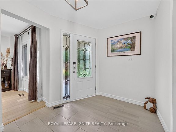 3rd image of 48 Ridware Cres