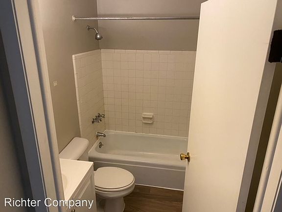 5th image of 136 S 7th St NE #A