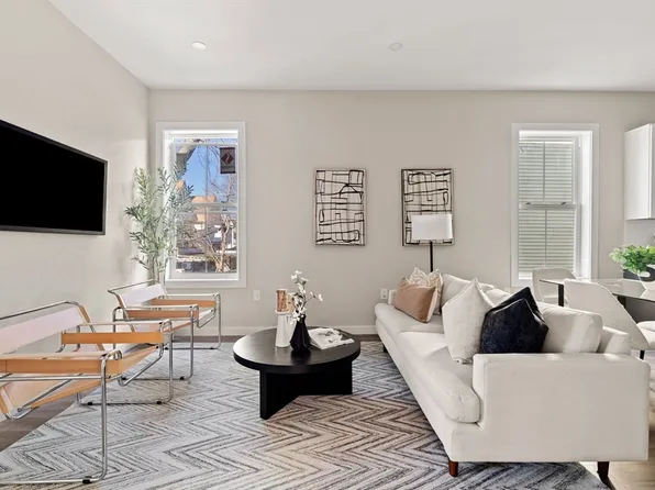 28 Hansborough St #4, Dorchester Center, MA 02124