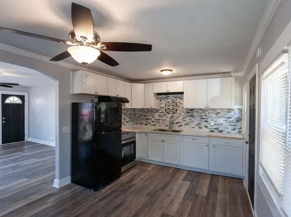 302 Hutcheson Ave, Chase City, VA 23924