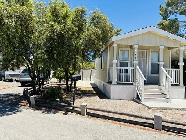 1 bed, 1.0 bath, 378 sqft, $1,075 — Photo 2