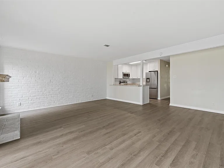 100 Edgewater Dr #32 — Photo 7