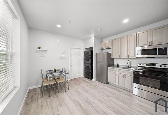 3rd image of 2813 Church St