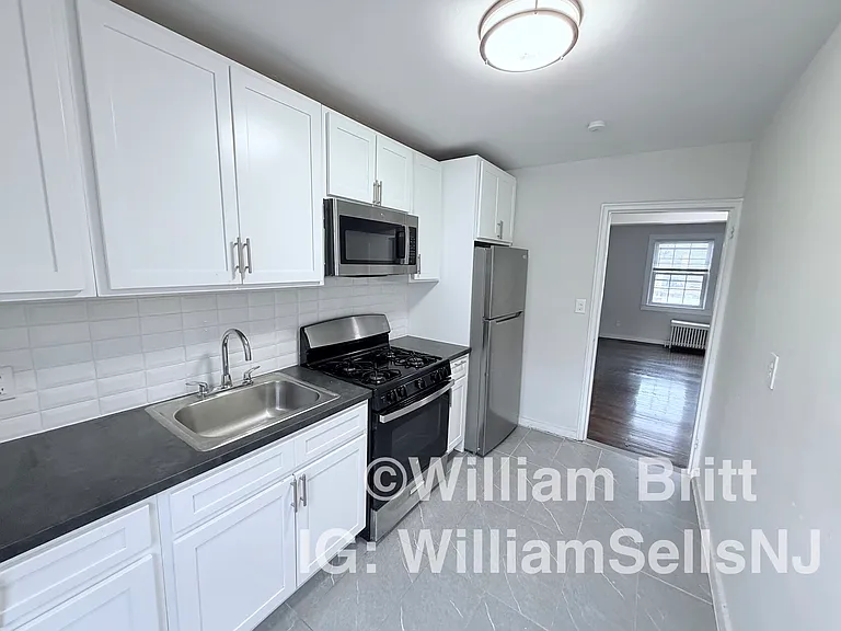 500-502 Alma Ter #B3 — Photo 2