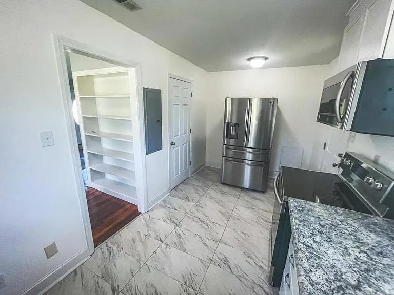 700 W Cedar St — Photo 9