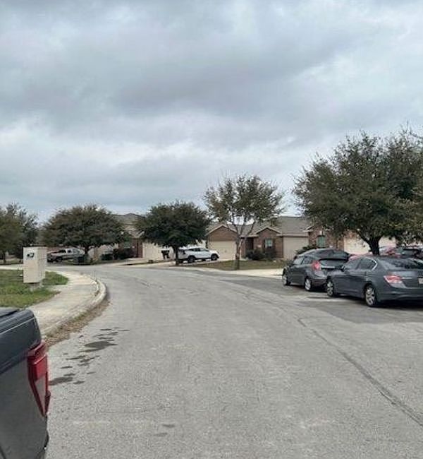Exterior Neighborhood (street photo)