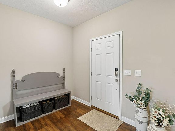 3rd image of 616 Haybrooke Dr