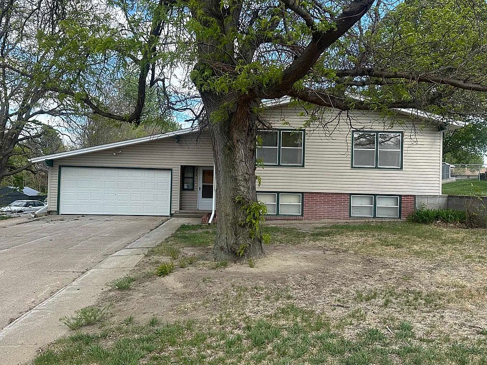 1st image of 904 S 3rd Ave