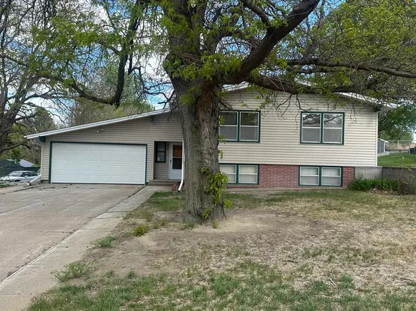 904 S 3rd Ave, Broken Bow, NE 68822