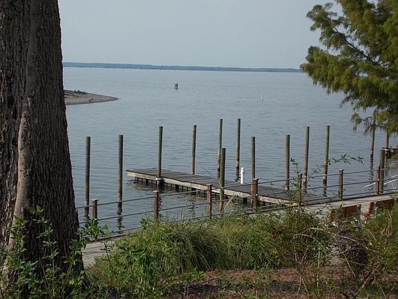 Easy access to Lake Marion