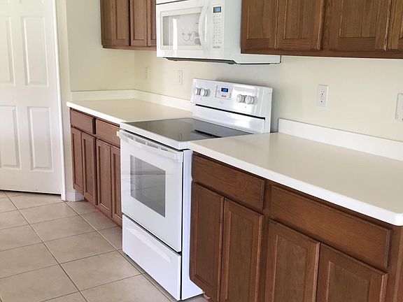 3rd image of 5792 NW Zinnia Street