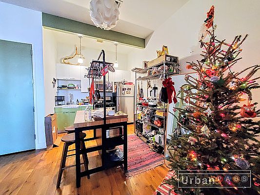 5th image of 420 Melrose St #4F