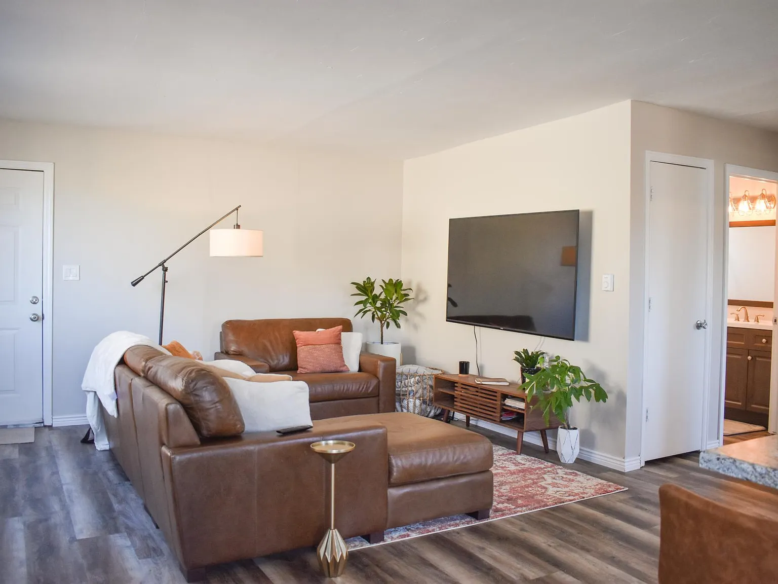 2 bed, 1032 sqft, $1,675 — Photo 3
