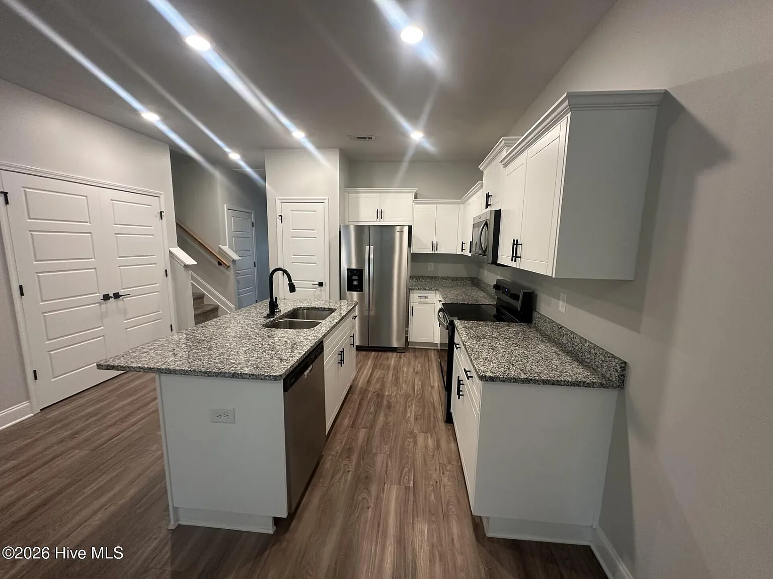 3 bed, 3.0 bath, 1341 sqft, $1,795 — Photo 2