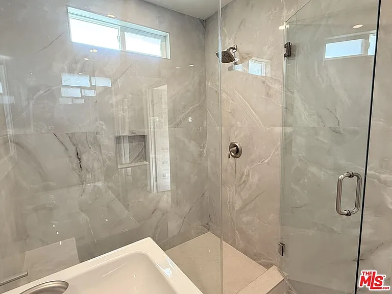 7512 Norton Ave — Photo 15