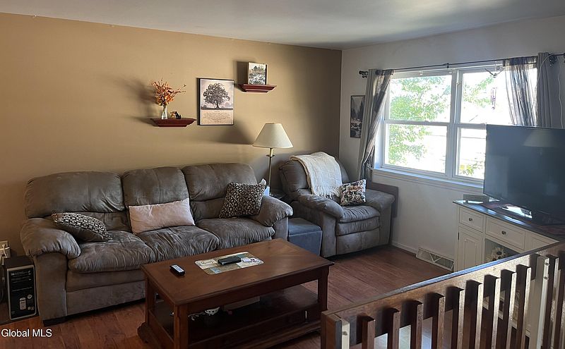 2nd image of 22 Hillcrest Avenue