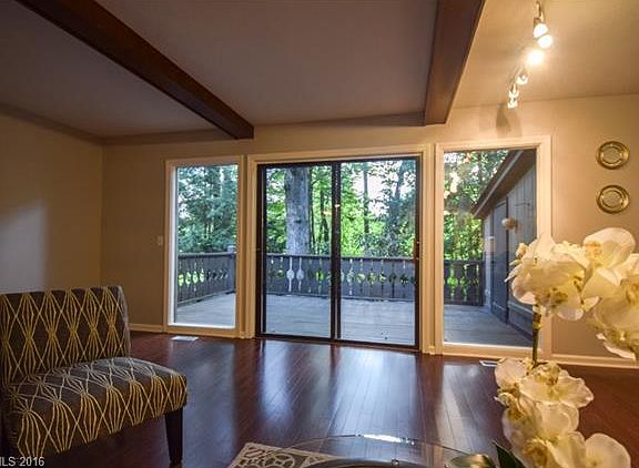 5th image of 68 Laurelwood Cir W