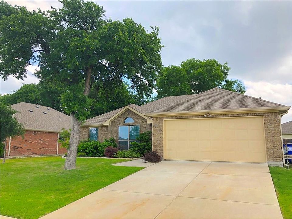 1st image of 2139 Oakridge Dr
