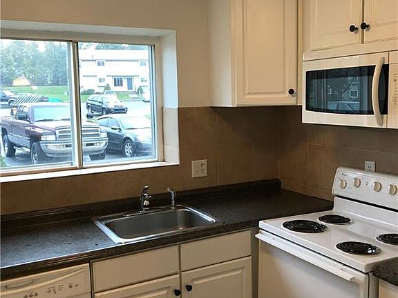 4th image of 39 Carillon Dr APT A