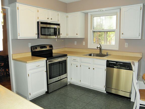 2nd image of 11 Wineberry Ln