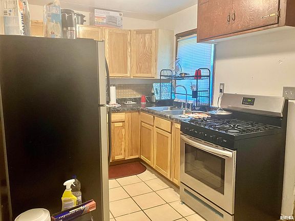2nd image of 1009 W Thrush Ave