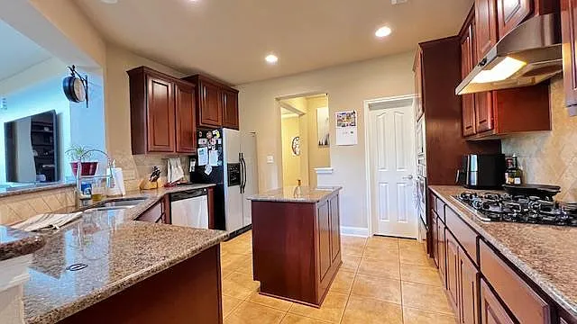 7908 Menler Dr — Photo 6