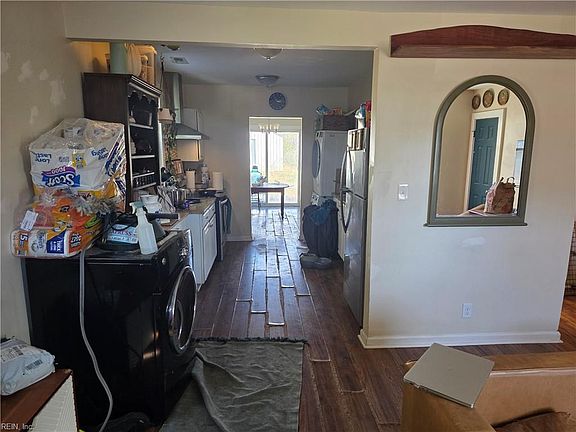 2nd image of 3404 Peronne Ave