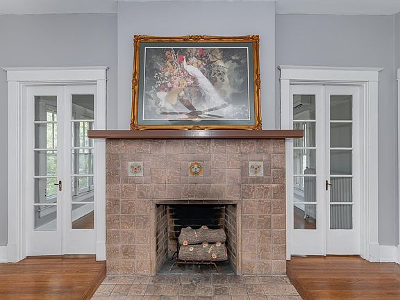 3rd image of 2106 Douglass Blvd Floor 2