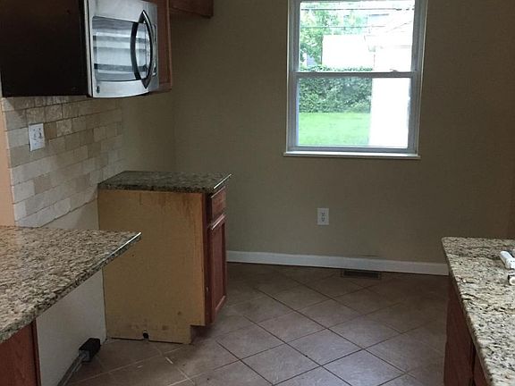 3rd image of 22221 Lange St