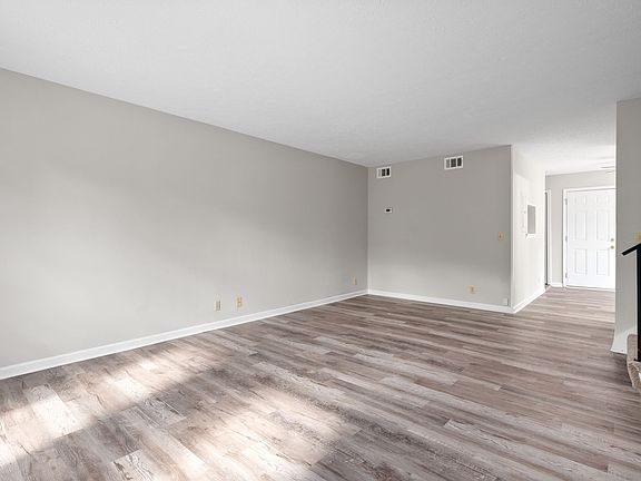 3rd image of 746 Lake Terrace Dr