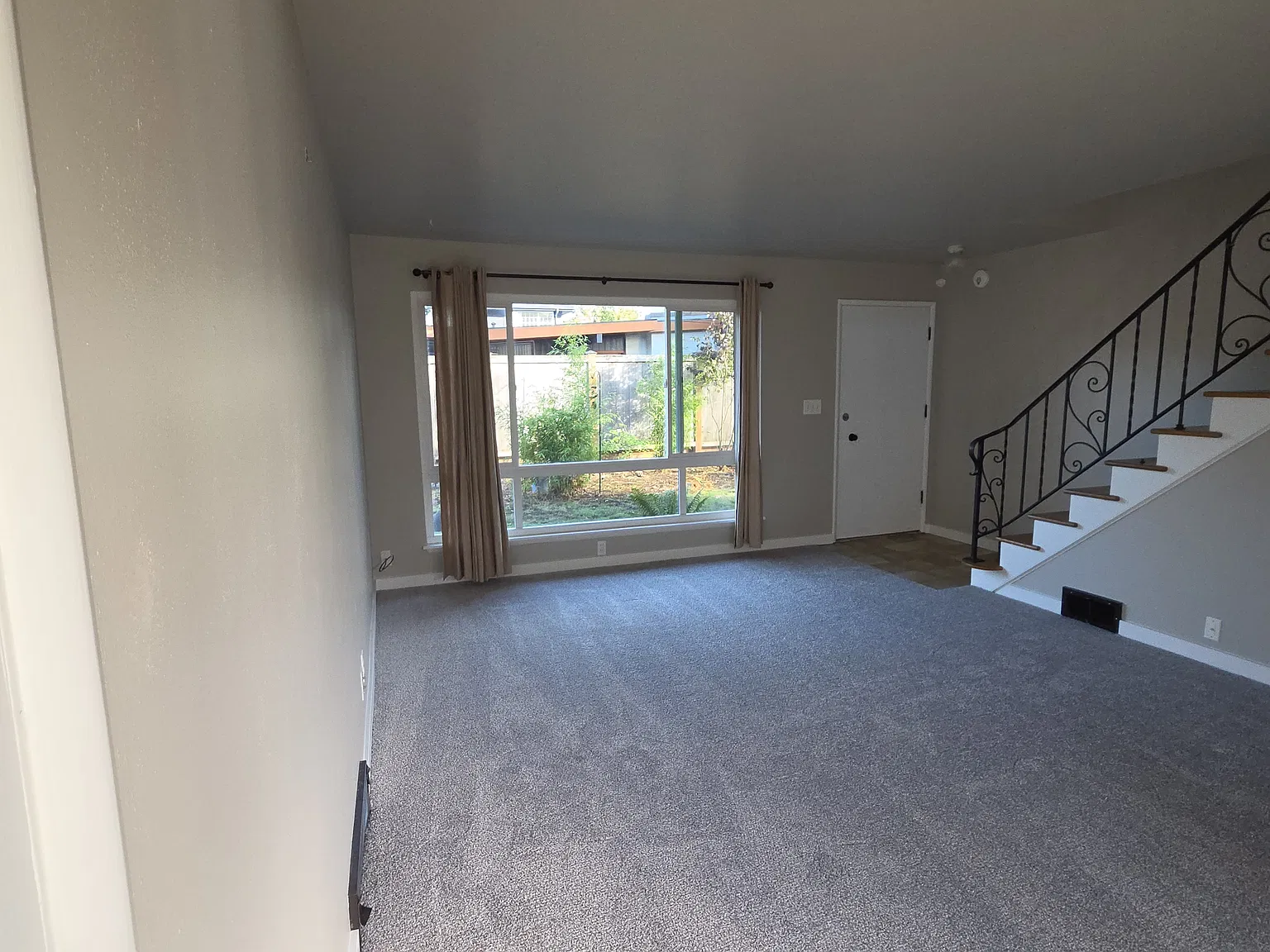 2 bed, 800 sqft, $2,500 — Photo 3