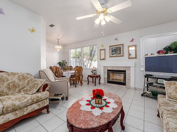 4th image of 1555 Paradise Valley Dr