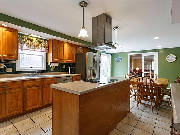 5th image of 21 Blossom Ln