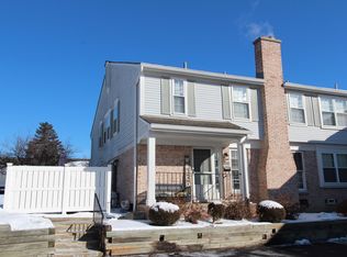42126 Roscommon Dr, Northville, MI 48167