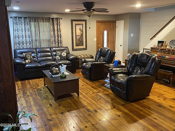 3rd image of 1100 Rollingwood Dr