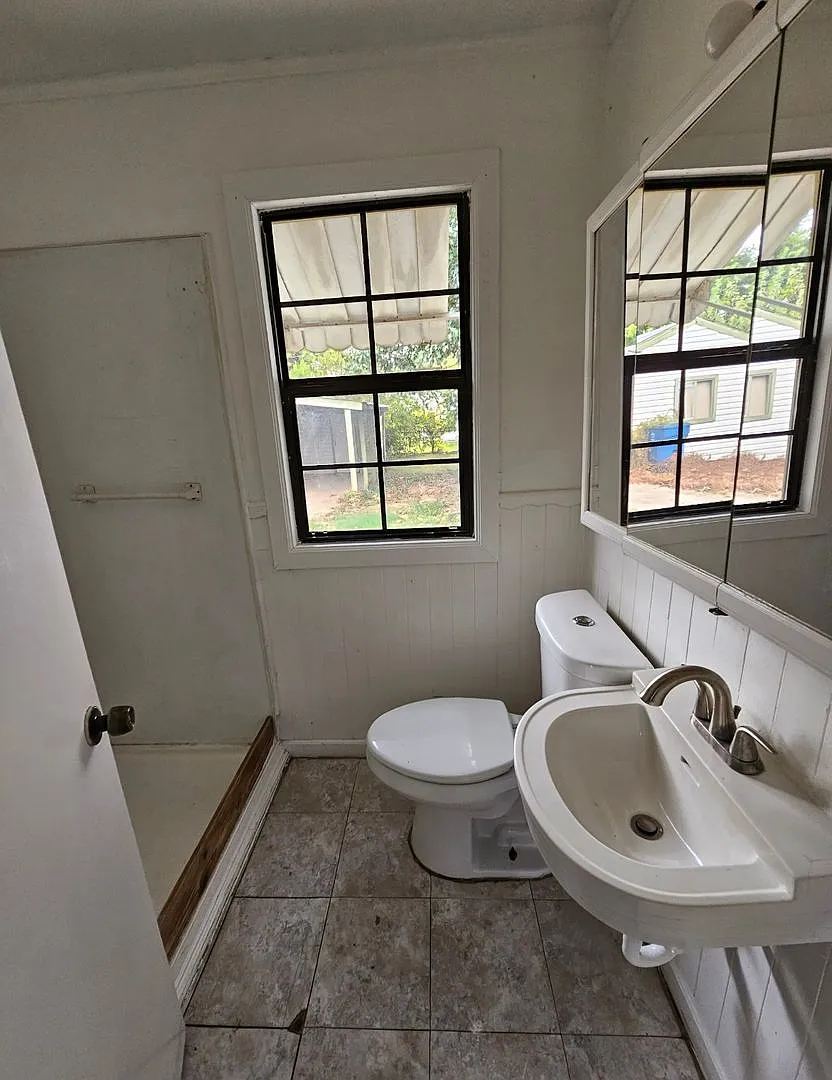 3 Bedroom House Available — Photo 2
