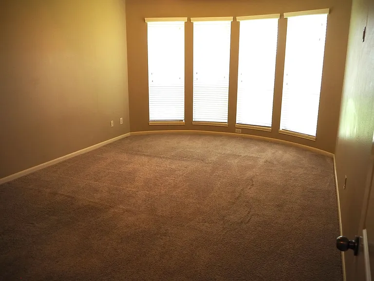 28607 Green Hedge Dr — Photo 14