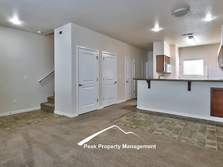 423 1st Ave N #108 — Photo 2