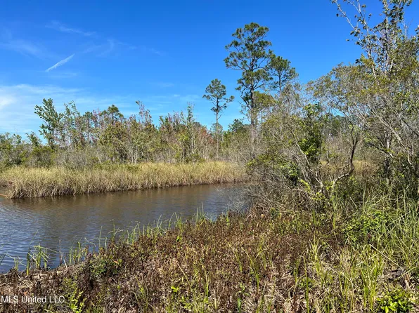 6156 2nd St, Bay Saint Louis, MS 39520