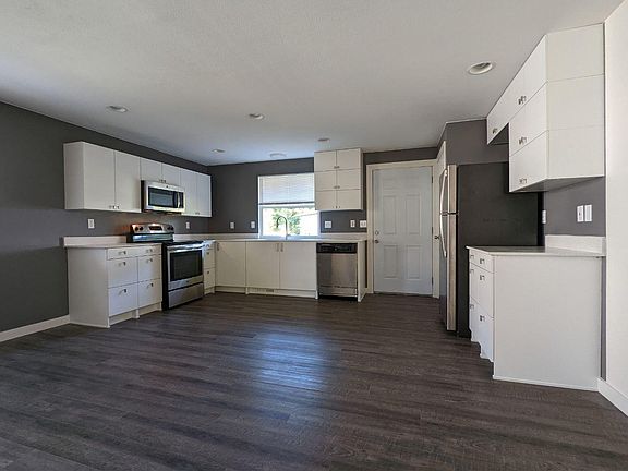 4th image of 5210 Grove St #B