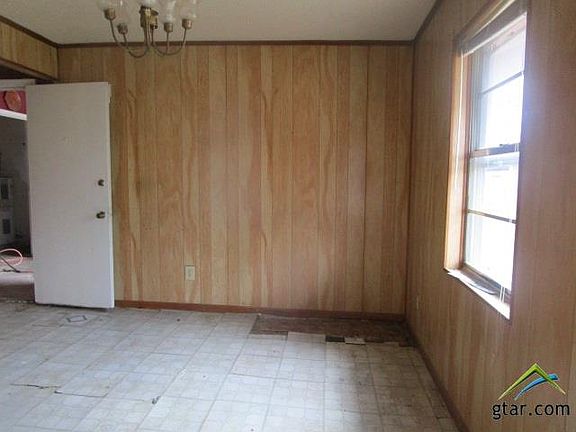 3rd image of 908 Debusk St