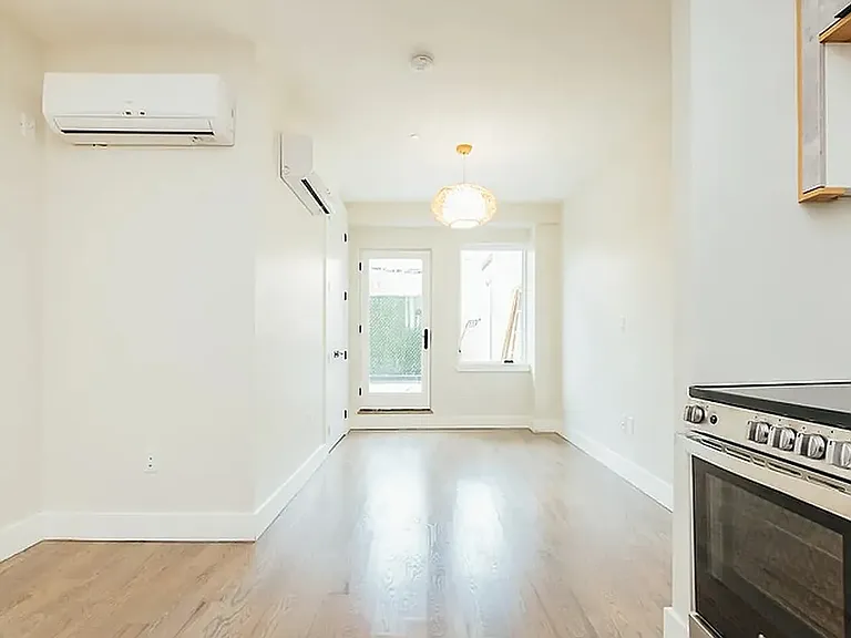 978 Rogers Ave #1R — Photo 6