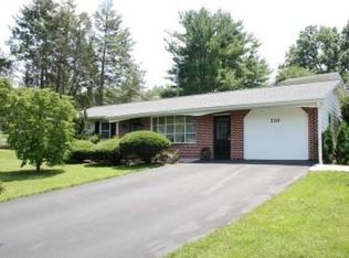 330 Devon Dr, Lancaster, PA
