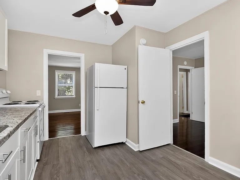 1011 Lomond Ave — Photo 5