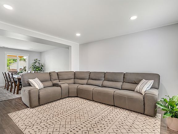 5th image of 136 Baybrook Cir