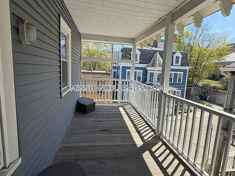 166 Hillside St #3 — Photo 1