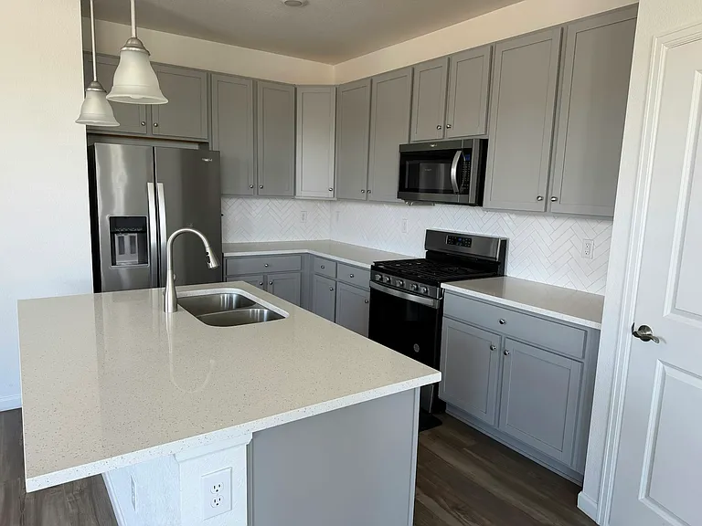 1940 S Poplar Ct — Photo 8