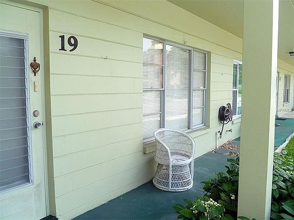4th image of 2459 Columbia Dr APT 19