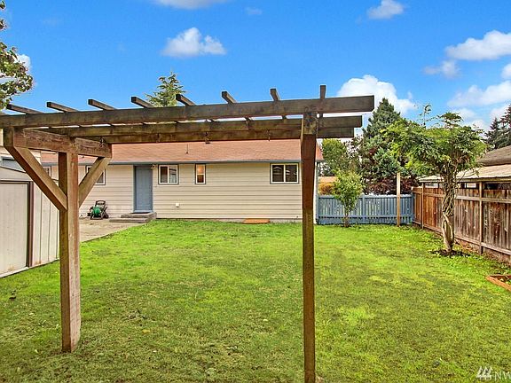 4th image of 528 Tamarack Ave