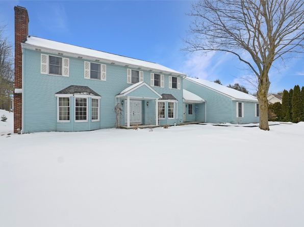 3126 Westwood Estates Dr, Erie, PA 16506